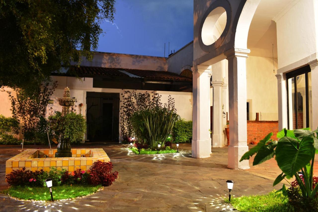 Готель Tlaquepaque Pueblito Екстер'єр фото