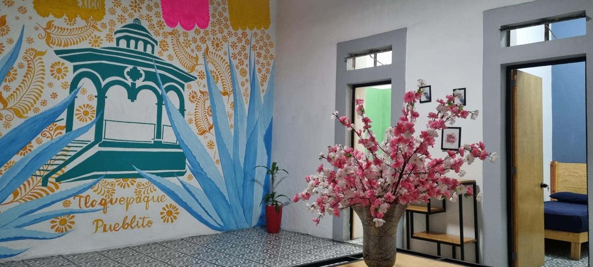 Готель Tlaquepaque Pueblito Екстер'єр фото