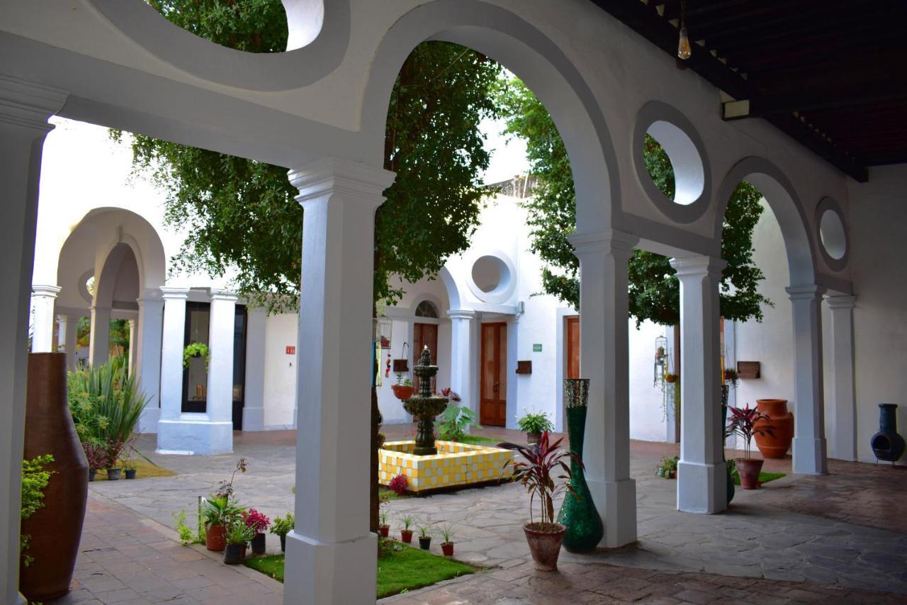 Готель Tlaquepaque Pueblito Екстер'єр фото
